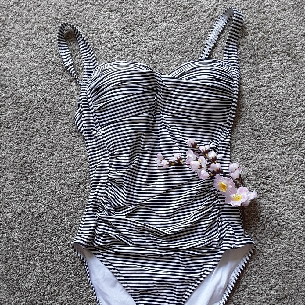 Bond-eye Australia women swimsuit size 6US